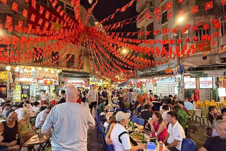 Hanoi: Old Quarter Nightlife Walking Tour with Local Guide