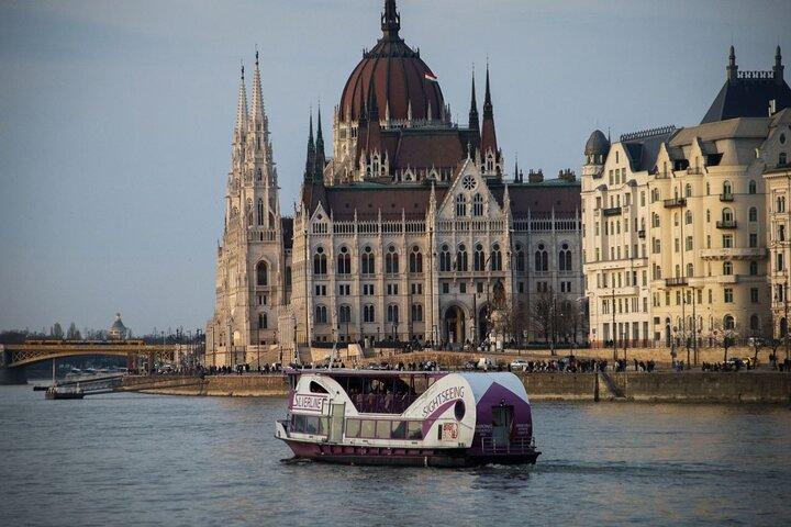 Budapest Sightseeing with Drink Included