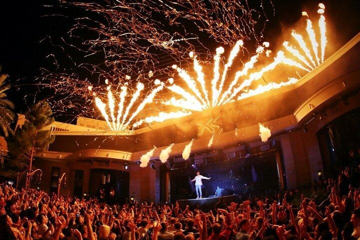 Vegas Nightclub Crawl by Party Bus with Fast Pass Entry