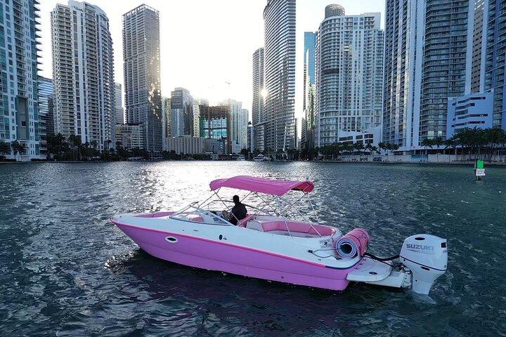 Private Boat Rental in Miami for 10 People