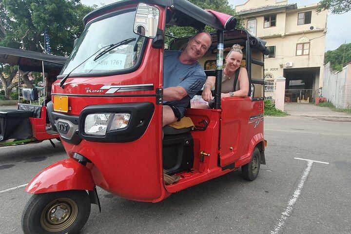 Negombo Tuk Tuk City Tour -Sightseeing & Hotel Pickup (Private)