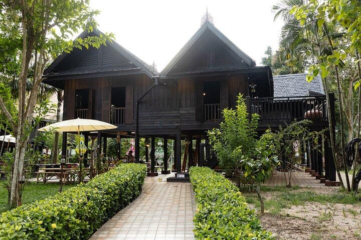 Pattaya Thai Thani Village Experience with Show and Workshop
