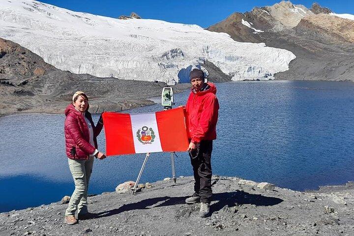 Full day,Trekking Puya Raimondi and Pastoruri Glacier Adventure