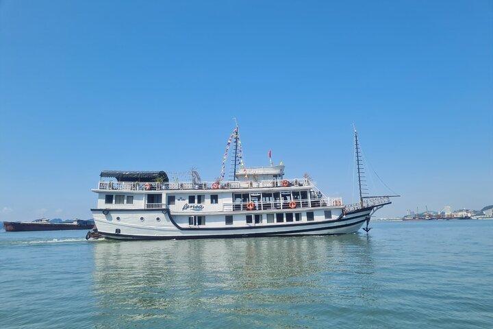 Bai Tu Long Overnight Cruise with Drop Off at Ninh Binh