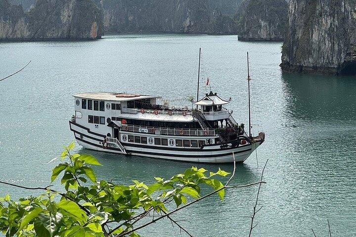 Bai Tu Long Overnight Cruise with Drop Off at Ninh Binh