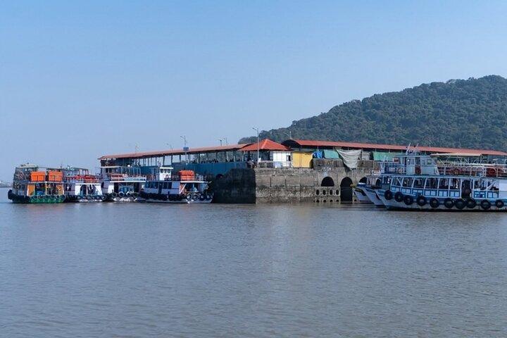 Private Elephanta Caves & Mumbai Sightseeing Tour with AC Car