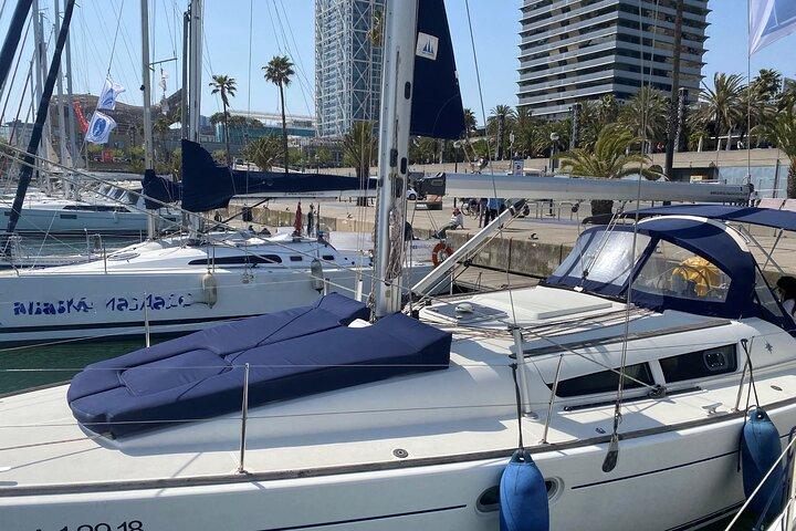 Swim and Enjoy - Boat Tour In Barcelona City with Cava and Drinks