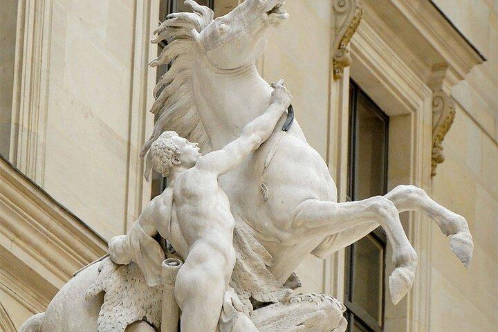 Private Guided Tour of Louvre Museum with CDG Airport Pick up