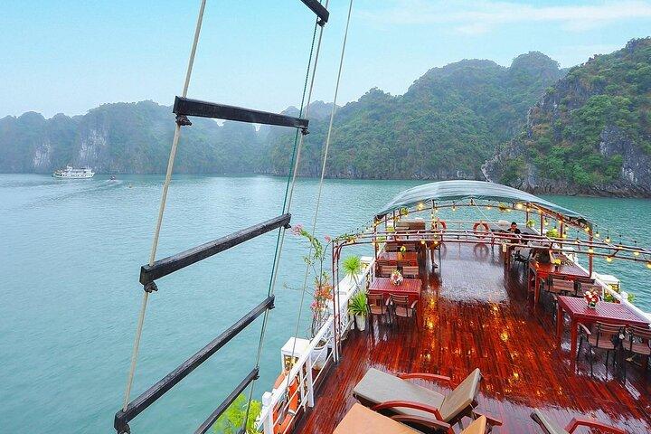 2 Day Cruise from Hanoi through Hidden Gem of Bai Tu Long Bay