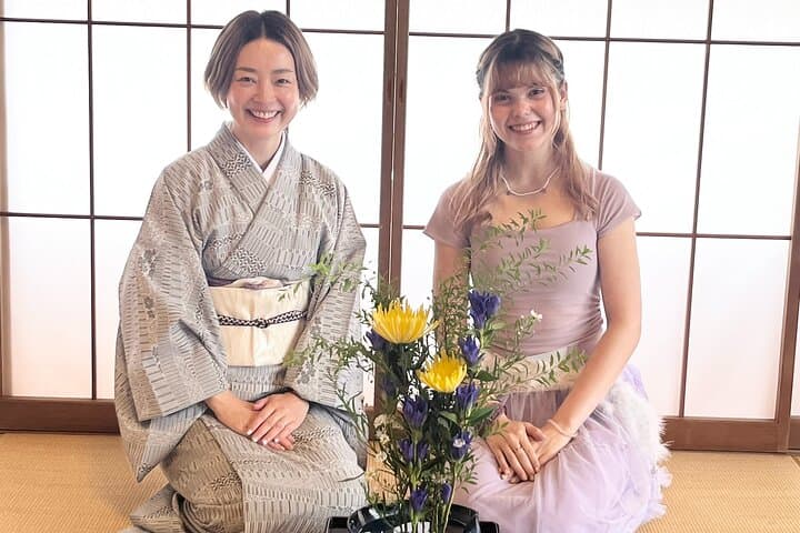 Ikebana Wellness Experience in Tokyo near Shinjuku