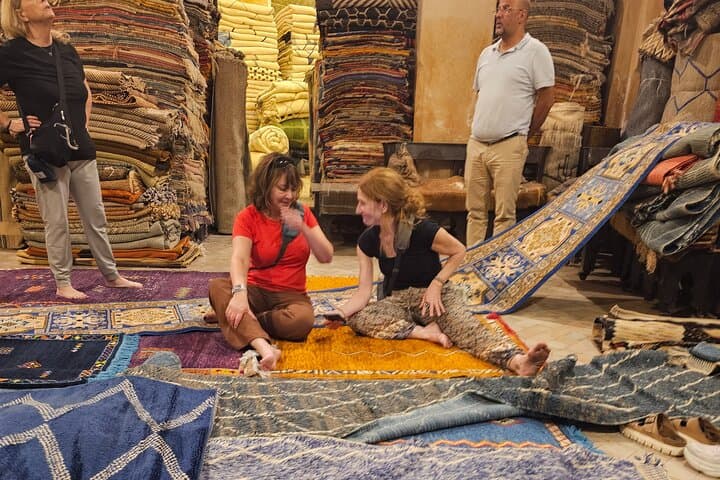 Marrakech: Souks & Foundouks Guided Walking Tour by Locals