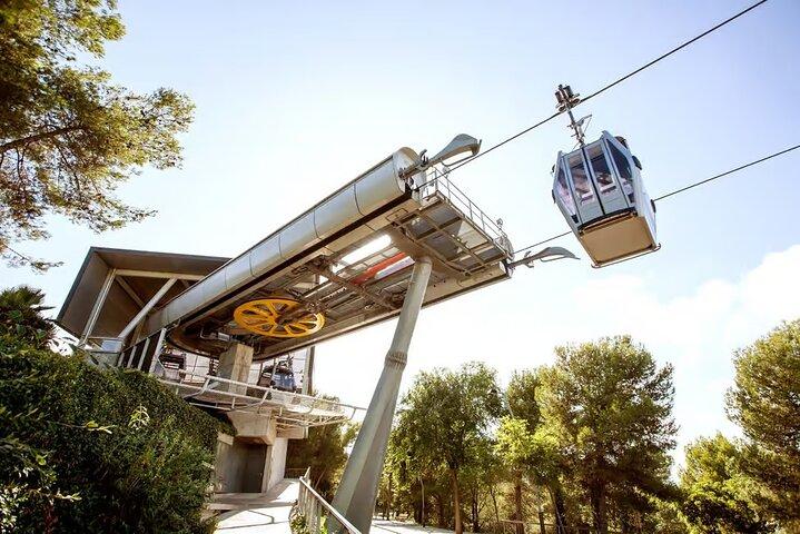 Montjuïc Castle & Gothic Quarter Tour with Cable Car Experience