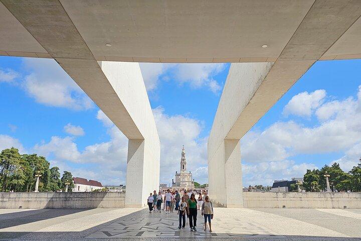 Faith and Heritage: Fátima, Batalha, Nazaré, Óbidos from Lisbon