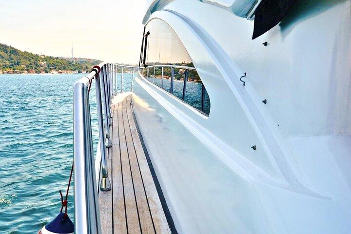 2 Hours Private Yacht Cruise on Bosphorus Istanbul