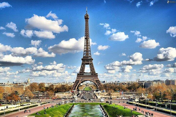Private Eiffel Tower Summit Guided Tour by Lift (All Floors)