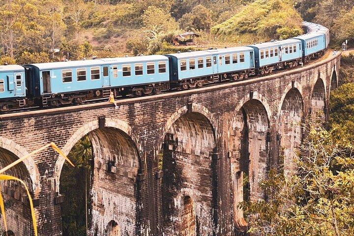 7 Days Tour in Sri Lanka Hotels with Breakfast and Luxury Car