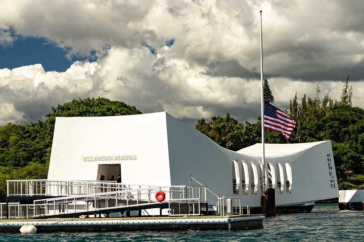 Pearl Harbor USS Arizona Memorial and Battleship Missouri