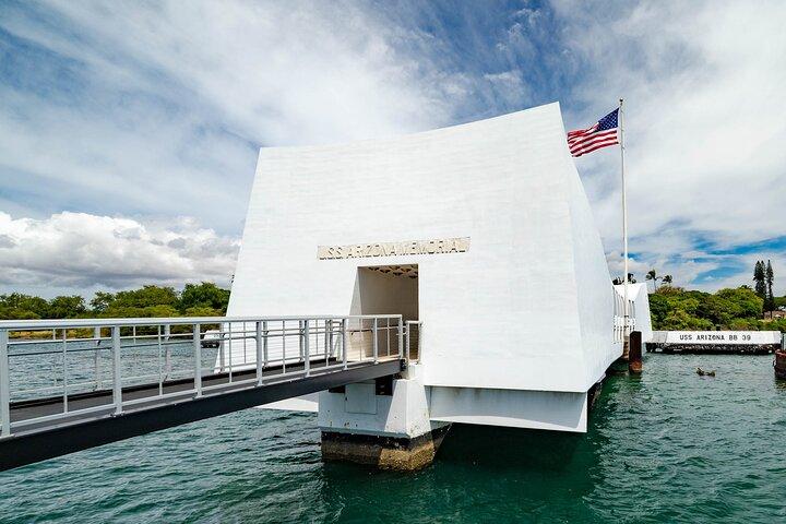 Pearl Harbor USS Arizona Memorial and Battleship Missouri
