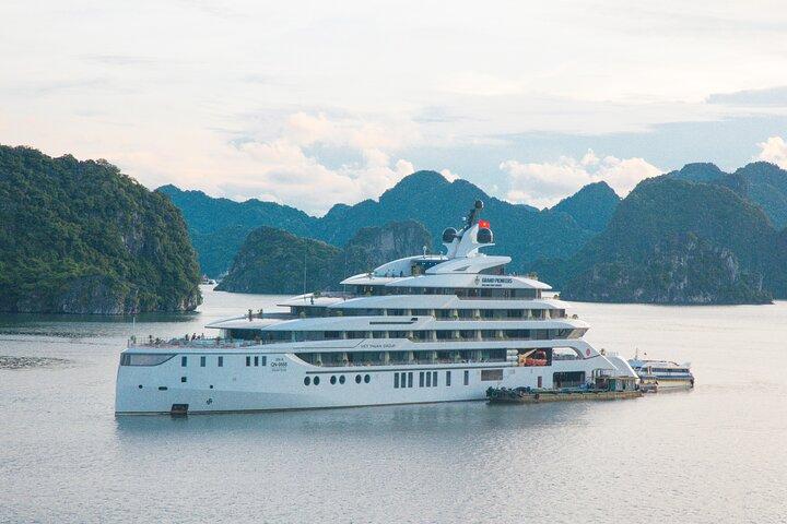 Discover Ha Long Bay in 2 Days and 1 Night Cruise Experience