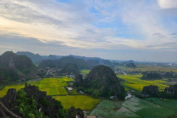 Hanoi: Luxury Small Group to Hoa Lu, Tam Coc, Mua Cave