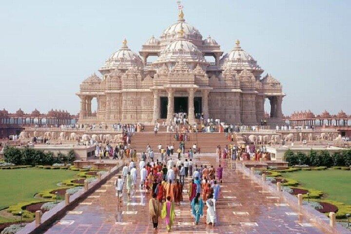 Akshardham Temple Evening tour light and musical fountain show