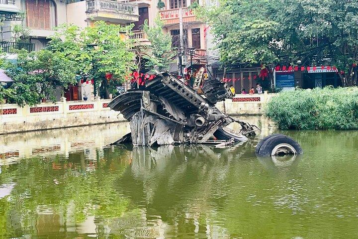 Hanoi Jeep Tour : City Highlights, Train St & Hidden Gems