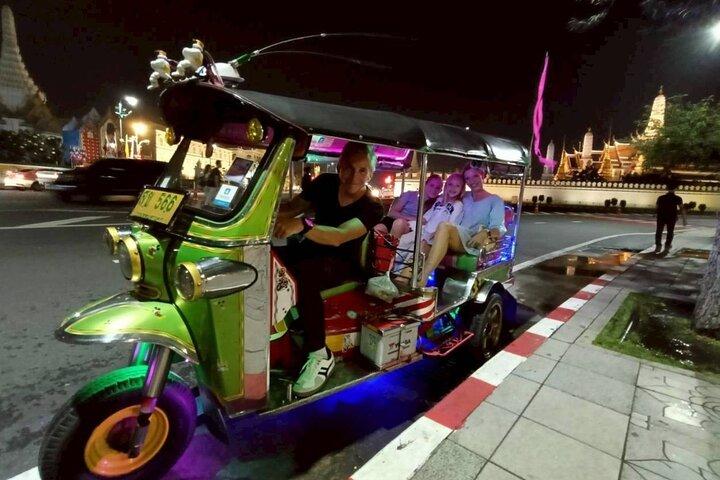 Bangkok Night Tuk Tuk Tour : Street Food,Hidden Gems&Hotel Pickup