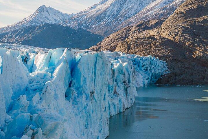 Glacier Viedma Navigation and Trekking