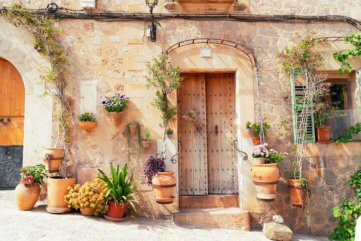 A morning visit to Valldemossa and Port Soller