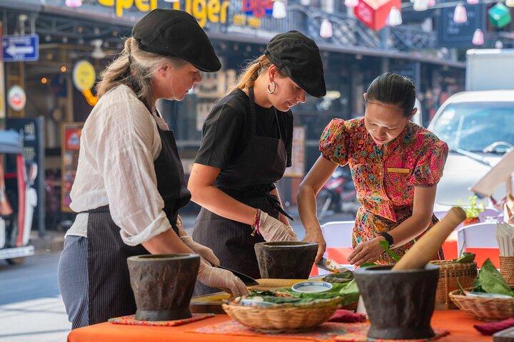 Amok Cooking Class and Market Tour in Pub Street - Siem Reap