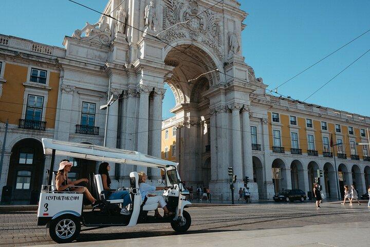 Food & Wine Lisbon Tour in Private Eco Tuk Tuk with a Local