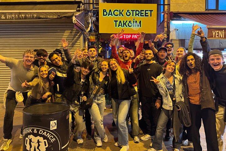 Pub Crawler Istanbul: VIP Entry Rooftop Bars&Clubs with Party Bus