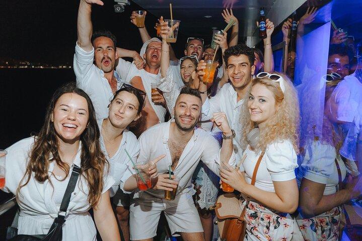 Pub Crawler Istanbul: VIP Entry Rooftop Bars&Clubs with Party Bus