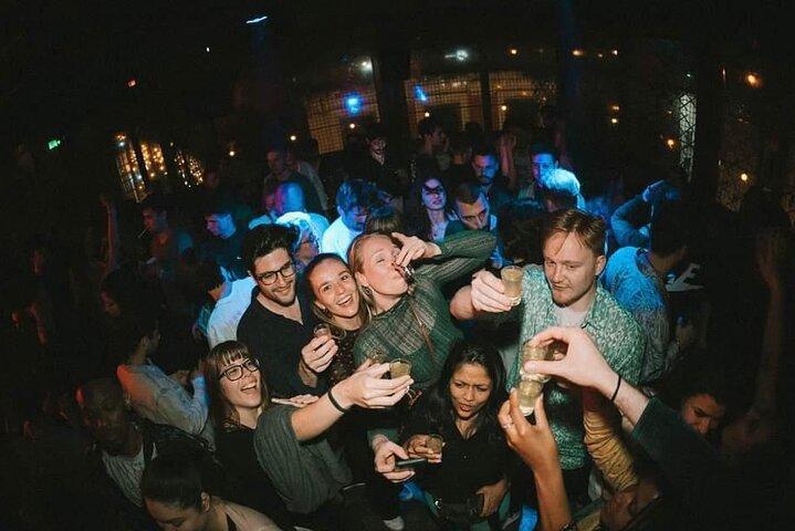 Pub Crawler Istanbul: VIP Entry Rooftop Bars&Clubs with Party Bus