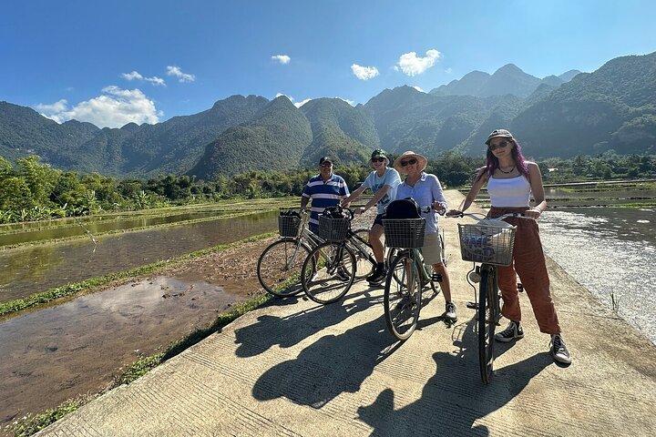Mai Chau Deluxe Day Tour: Limousine, Small Group, Lunch & Biking