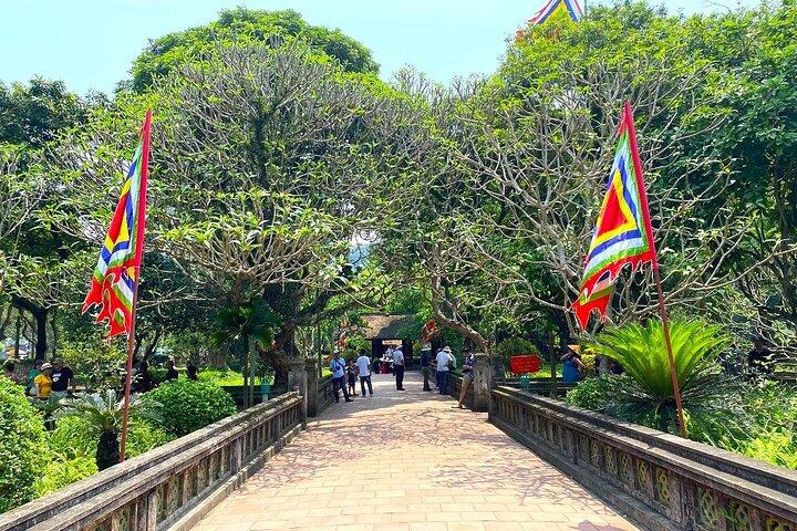 Hanoi: Hoa Lu, Trang An & Mua Cave Luxury Small Group Tour