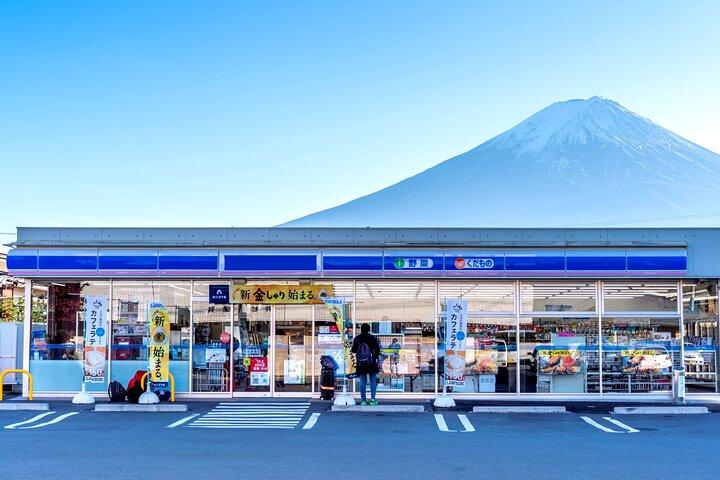 From Tokyo: Mt Fuji Lawson & Mt. Fuji Iconic Lakes 1-Day Bus Tour