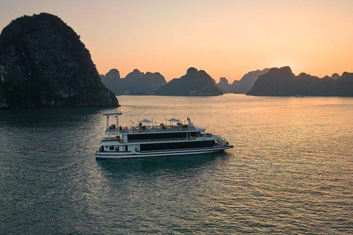 Iris Cruise: Luxury Day Journey Through Ha Long Bay