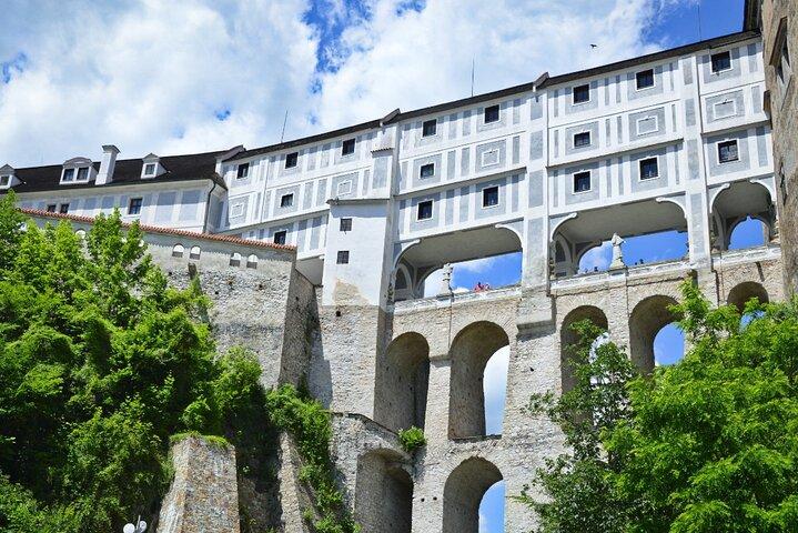 Transfer from Prague to Vienna with guided tour in Český Krumlov