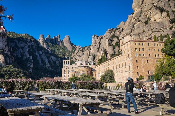 Montserrat Small Group Tour: Basilica & Moreneta with Transfer