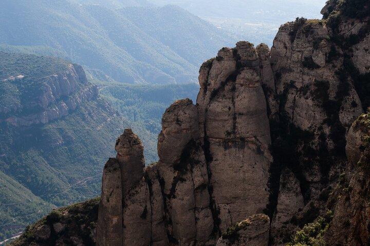 Montserrat Small Group Tour: Basilica & Moreneta with Transfer