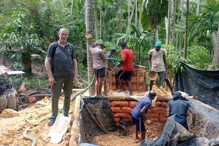 Gem mining day tour at Rathnapura (Harasara Tours)