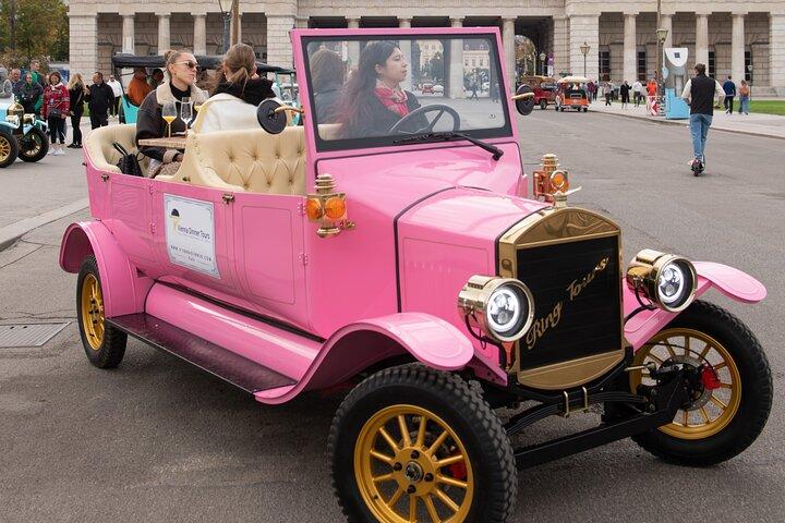 Imperial Oldtimer Tour of Vienna with Prosecco