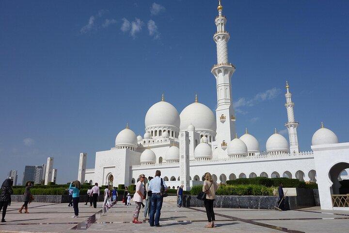 Abu Dhabi Half Day City Tour with Grand Mosque Express Entry