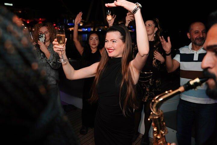 Dubai: Superyacht Party with Live DJ & Open Bar