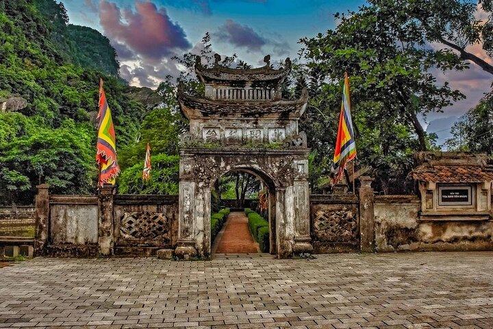 Ninh Binh Tam Coc Tour with Boat Trip - Lunch (Best seller)