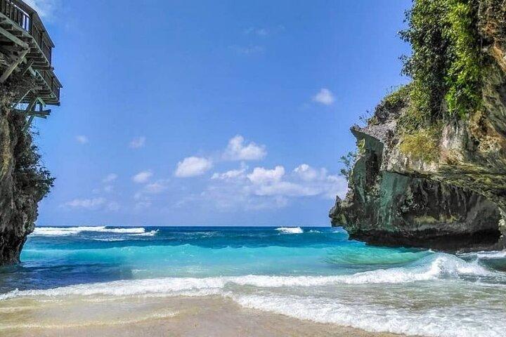 South Bali Explore Beach and Uluwatu Temple