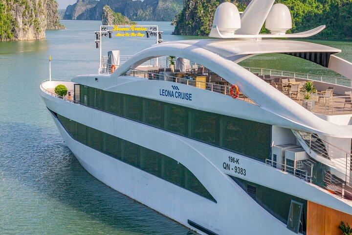 The Best of Halong Bay: 5-Star Leona Day Cruise from Hanoi