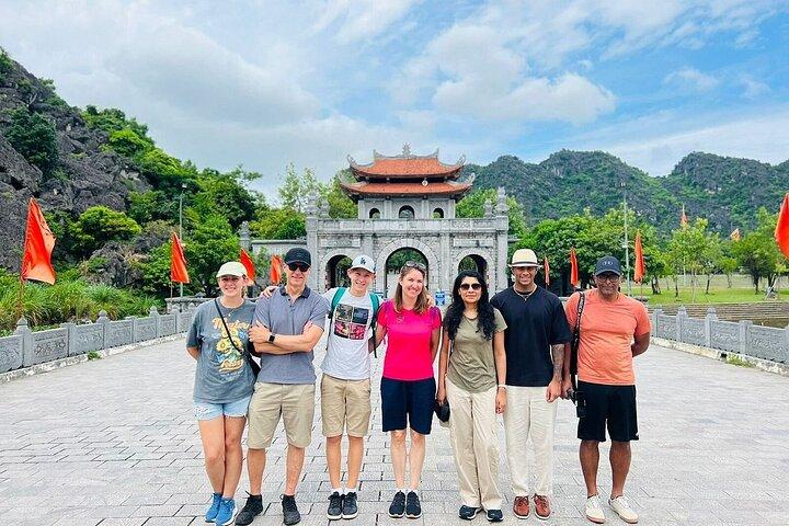 Hanoi: Luxury Small Group to Hoa Lu, Tam Coc, Mua Cave