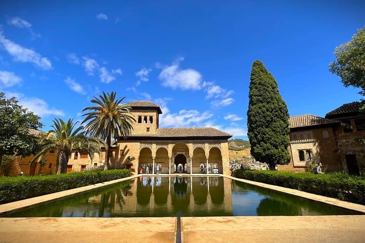 Premium Half Day Tour of the Alhambra of Granada + tickets